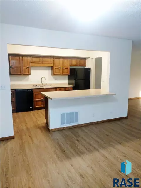1515 N Ridge Rd, Mitchell, SD 57301 photo 8