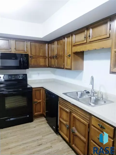 1515 N Ridge Rd, Mitchell, SD 57301 photo 7