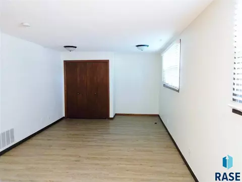 1515 N Ridge Rd, Mitchell, SD 57301 photo 33