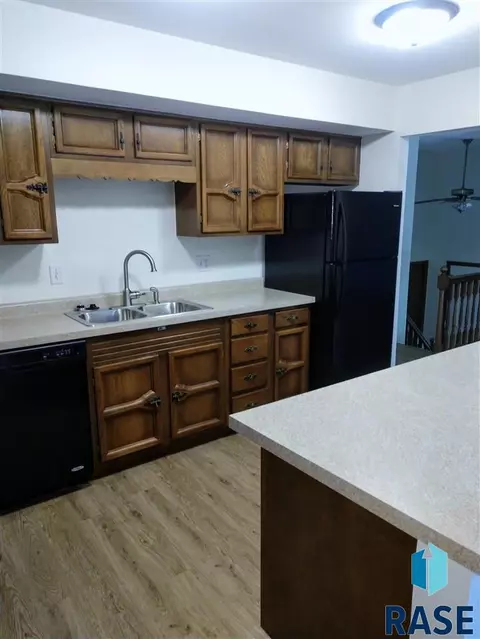 1515 N Ridge Rd, Mitchell, SD 57301 photo 9