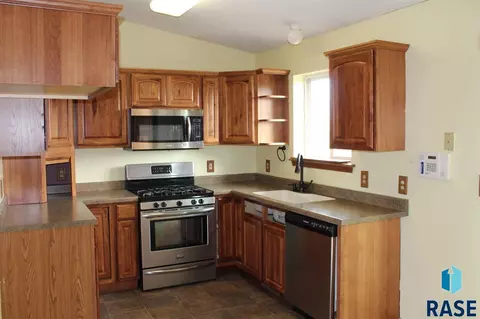 600 N Poplar Ave, Tea, SD 57064 photo 3