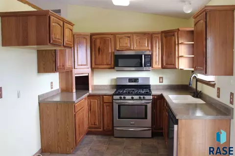 600 N Poplar Ave, Tea, SD 57064 photo 4