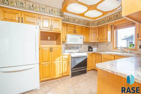Undisclosed, Sioux Falls, SD 57103 photo 10