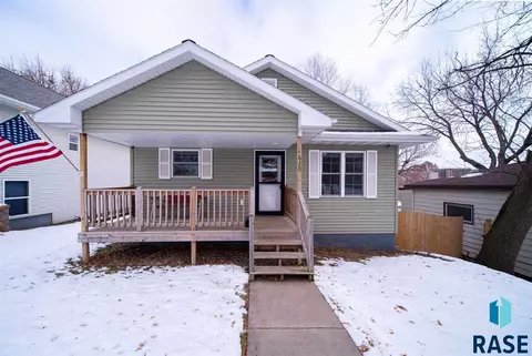 620 N Spring Ave, Sioux Falls, SD 57104 photo 1