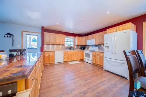 620 N Spring Ave, Sioux Falls, SD 57104 photo 5