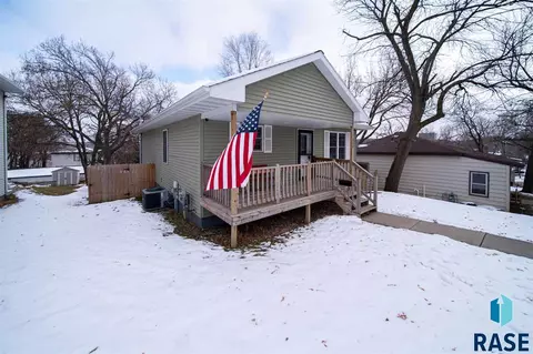 620 N Spring Ave, Sioux Falls, SD 57104 photo 2