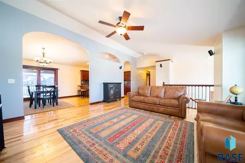 1809 S Locust Ave, Brandon, SD 57005 photo 4