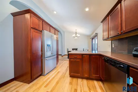 1809 S Locust Ave, Brandon, SD 57005 photo 8