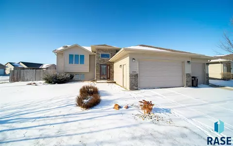 1809 S Locust Ave, Brandon, SD 57005 photo 1