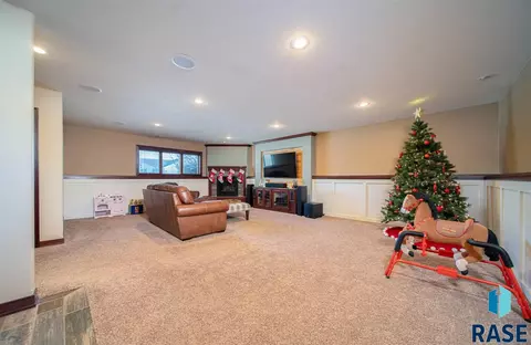 1809 S Locust Ave, Brandon, SD 57005 photo 16