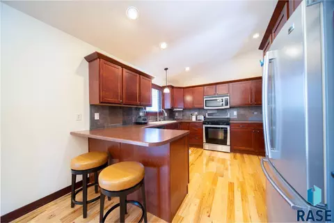 1809 S Locust Ave, Brandon, SD 57005 photo 6