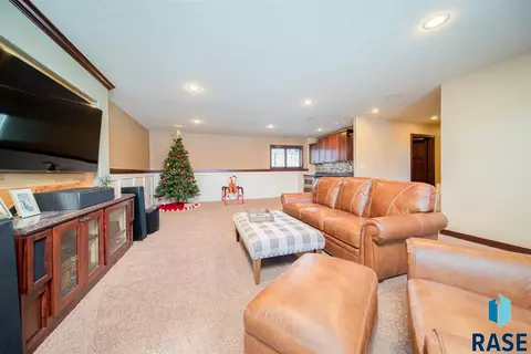1809 S Locust Ave, Brandon, SD 57005 photo 17