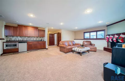 1809 S Locust Ave, Brandon, SD 57005 photo 18