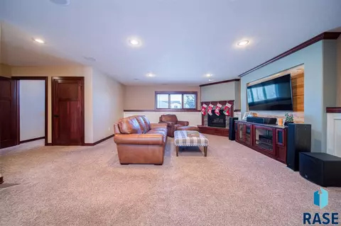 1809 S Locust Ave, Brandon, SD 57005 photo 15