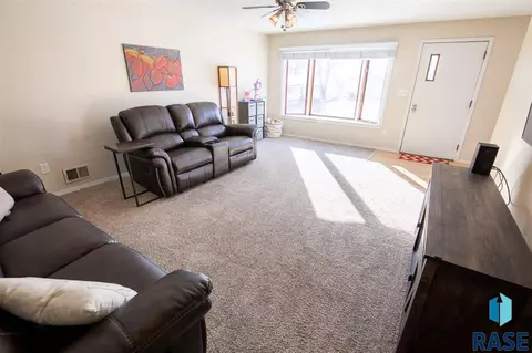 1200 S Tabbert Cir, Sioux Falls, SD 57103 photo 3