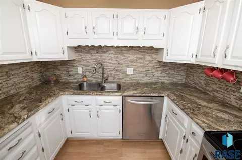 1200 S Tabbert Cir, Sioux Falls, SD 57103 photo 9