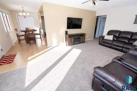 1200 S Tabbert Cir, Sioux Falls, SD 57103 photo 5