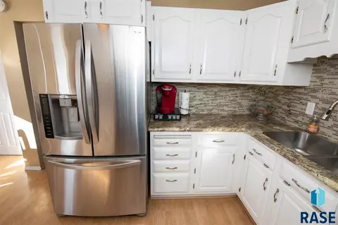 1200 S Tabbert Cir, Sioux Falls, SD 57103 photo 8