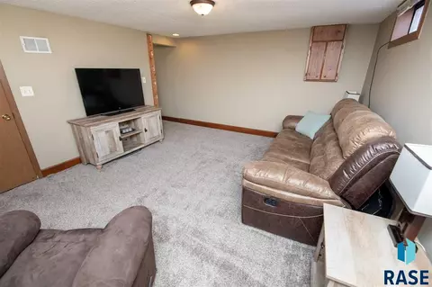 1200 S Tabbert Cir, Sioux Falls, SD 57103 photo 13