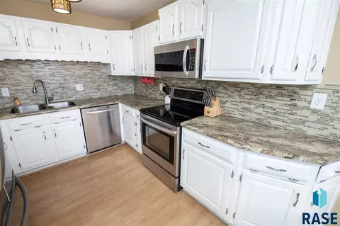 1200 S Tabbert Cir, Sioux Falls, SD 57103 photo 7