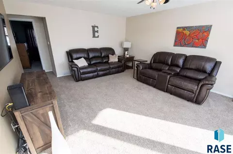 1200 S Tabbert Cir, Sioux Falls, SD 57103 photo 4