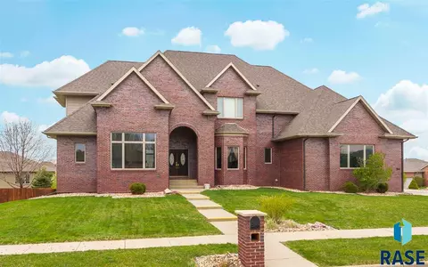 205 E Pinehurst Dr, Sioux Falls, SD 57108 photo 3