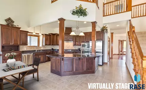 205 E Pinehurst Dr, Sioux Falls, SD 57108 photo 4