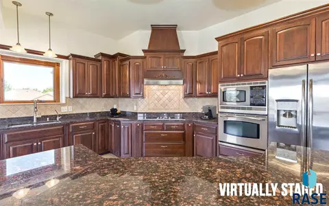 205 E Pinehurst Dr, Sioux Falls, SD 57108 photo 6