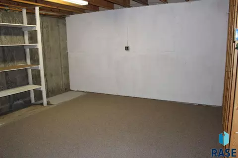 825 E Center St, Madison, SD 57042 photo 23