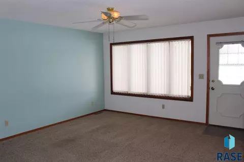 825 E Center St, Madison, SD 57042 photo 2