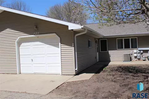 825 E Center St, Madison, SD 57042 photo 24