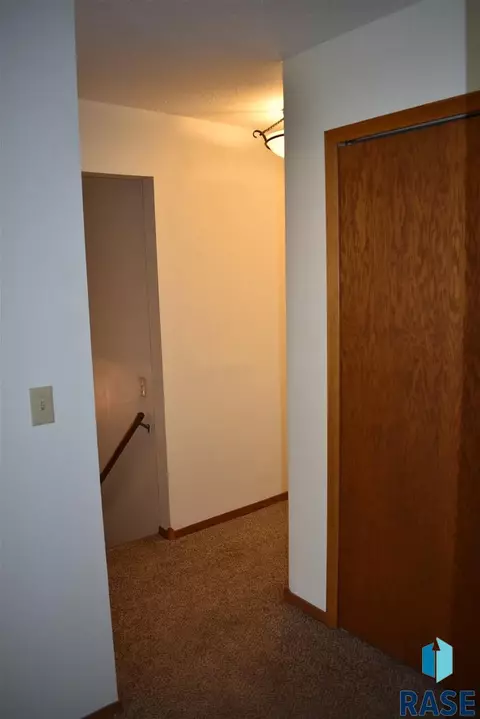 825 E Center St, Madison, SD 57042 photo 6