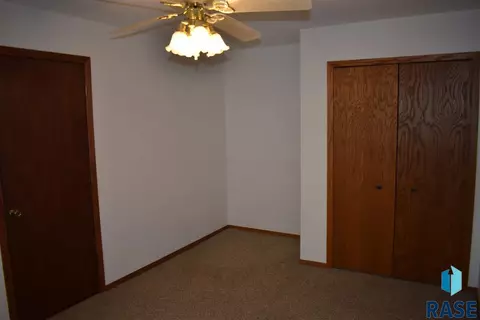 825 E Center St, Madison, SD 57042 photo 10