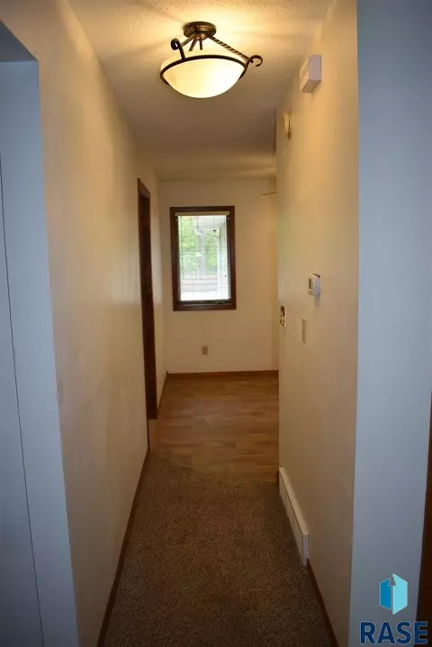 825 E Center St, Madison, SD 57042 photo 9