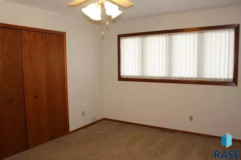 825 E Center St, Madison, SD 57042 photo 7