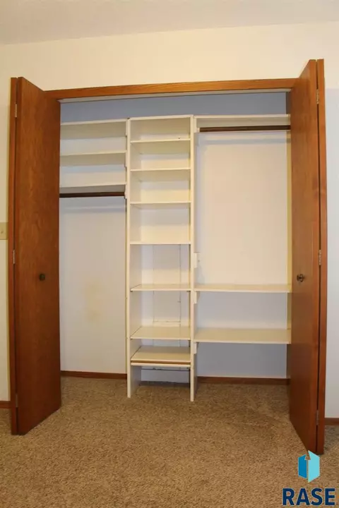 825 E Center St, Madison, SD 57042 photo 8