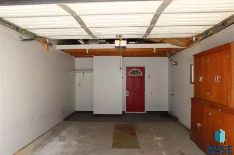 825 E Center St, Madison, SD 57042 photo 28