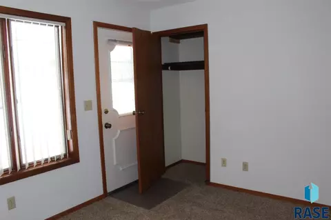 825 E Center St, Madison, SD 57042 photo 3