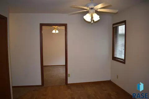 825 E Center St, Madison, SD 57042 photo 12
