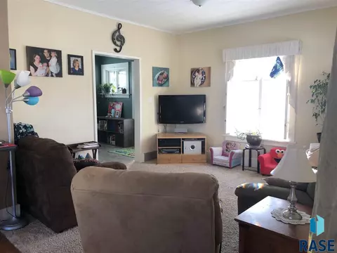 220 E 7th St, Freeman, SD 57029 photo 8