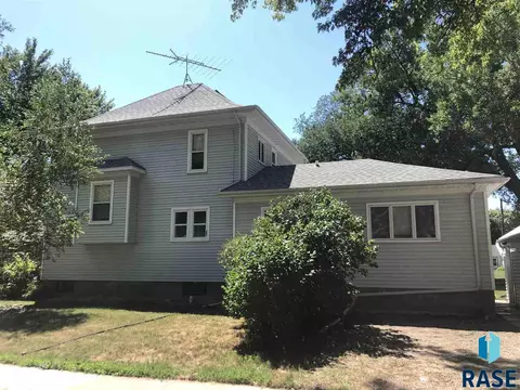 220 E 7th St, Freeman, SD 57029 photo 4