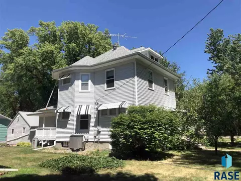 220 E 7th St, Freeman, SD 57029 photo 2