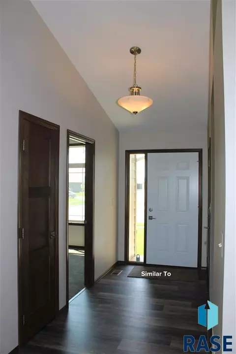 6200 S Dublin Ave, Sioux Falls, SD 57106 photo 4