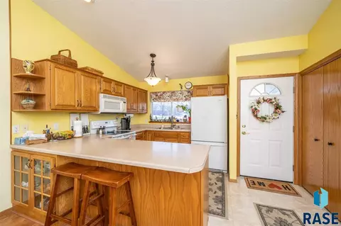 3705 Mission St, Sioux Falls, SD 57103 photo 9