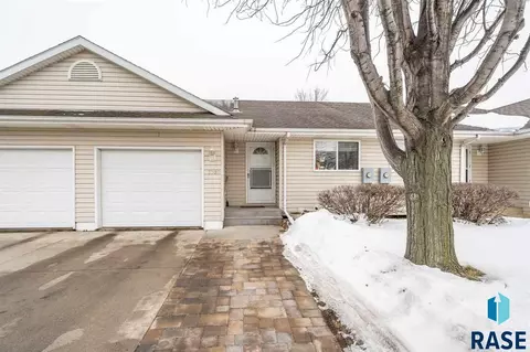 3705 Mission St, Sioux Falls, SD 57103 photo 2