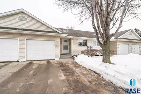 3705 Mission St, Sioux Falls, SD 57103 photo 1