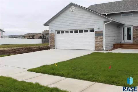 1524 E 69th St N, Sioux Falls, SD 57104 photo 1