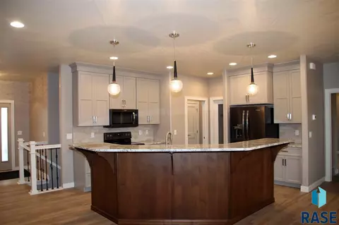 7001 E 40th St, Sioux Falls, SD 57110 photo 3