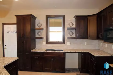 7005 E 40th St, Sioux Falls, SD 57110 photo 4