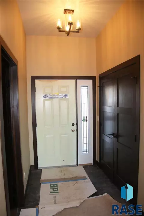 7005 E 40th St, Sioux Falls, SD 57110 photo 3